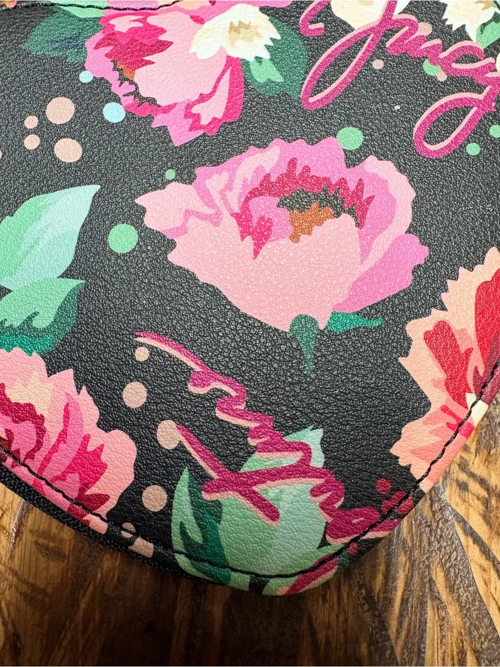 Juicy Couture Pick Ur Petal Black Pink Zippered Heart Faux Leather Wristet 5”X5”